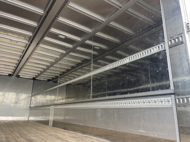 日野：17プロフィア：ハイルーフ：メッキ多数：ステンレス多数：アルミホイール