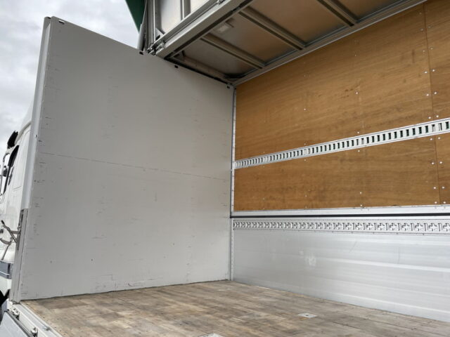 日野：17プロフィア：アルミウィング：ハイルーフ：7MT：リア門口ステンレス：アルミホイール：フロントバイザー ステンレス多数