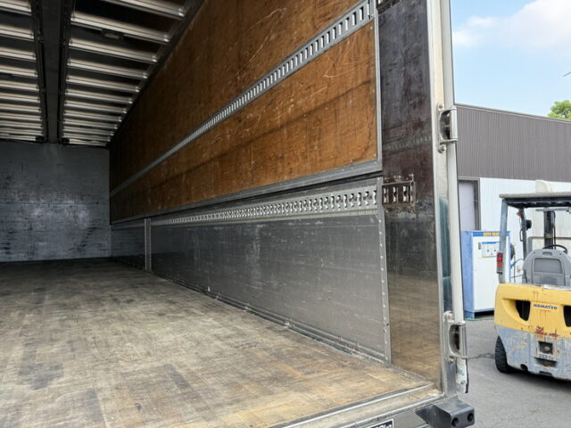 日野：17プロフィア：ハイルーフ：ウィング：アルミホイール：リア門口ステンレス