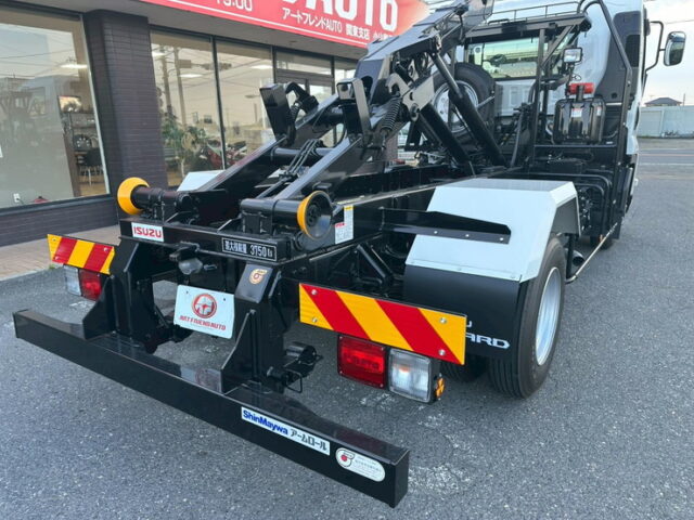 いすゞ：フォワード：登録済未使用：アームロール：3人乗り：ベッドレス：積載3.750㎏