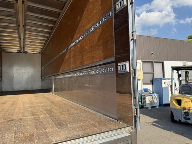 日野：17プロフィア：ハイルーフ：ウィング：メッキ多数：ステンレス多数：リア門口ステンレス