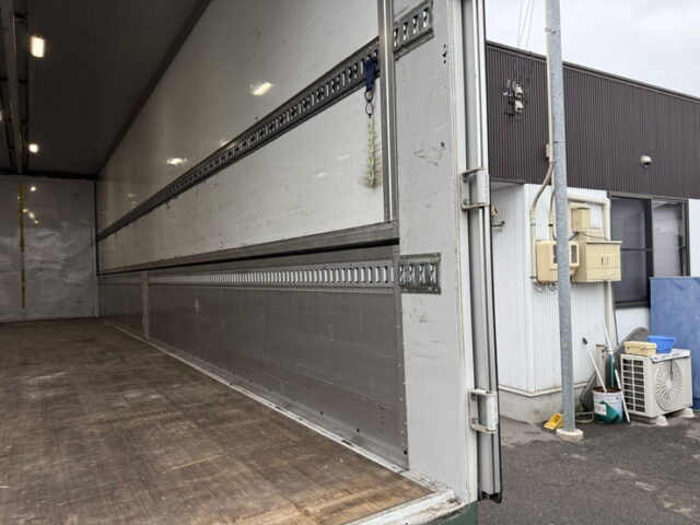 17スーパーグレート：ハイルーフ：ウィング：プレミアムラインエグゼクティブ：寝台メッキ