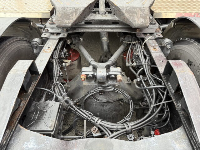 日野：テラヴィ：ハイルーフ：トレーラーヘッド：エアサス：V8ツインターボ