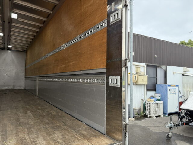 17スーパーグレート：ハイルーフ：メッキ多数：アルミホイール：リア門口ステンレス