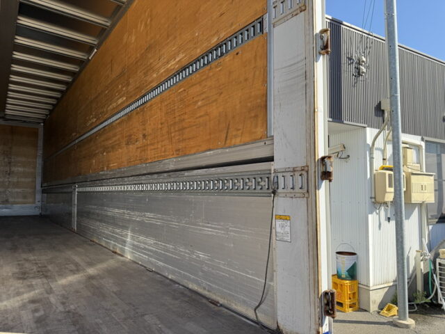 日野：17プロフィア：ハイルーフ：ウィング：メッキ多数：アルミホイール：プロシフト