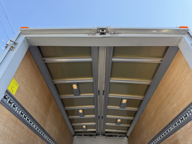 日野：デュトロ：ウィング：ワイドロング：180馬力：ステンレス多数：2.950㎏積