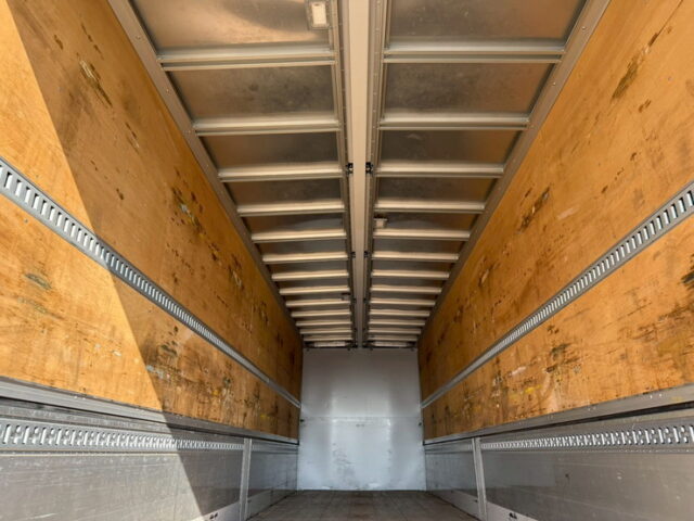 UDトラックス：クオン：ハイルーフ：ウィング：メッキ多数：木床：ラッシング2段