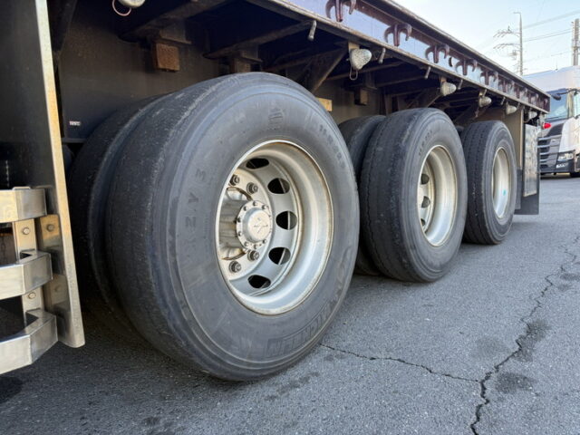 東邦：トレーラー：まな板：3軸：スタンション多数：内フック多数：最大積載量27.500㎏