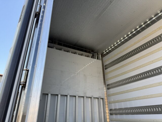 日野：17プロフィア：冷凍バン：メッキ多数：サブエンジン：ジョロ4キーストン