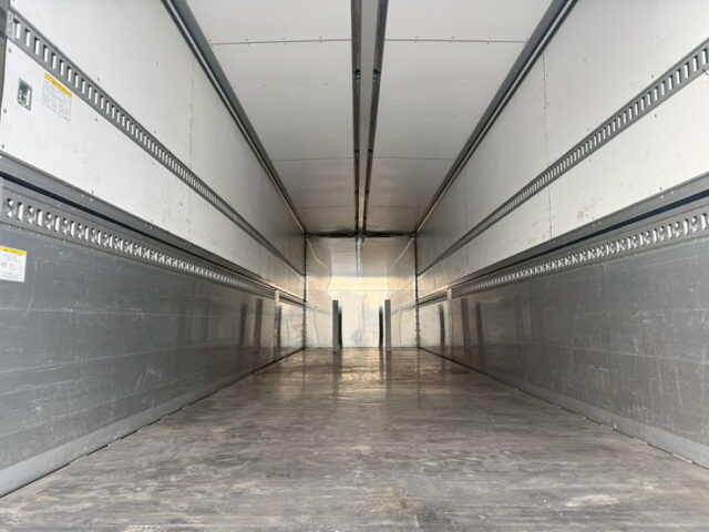 VOLVO：FH：グローブトロッター：ウィング：造りボディ：架装多数：高年式低走行