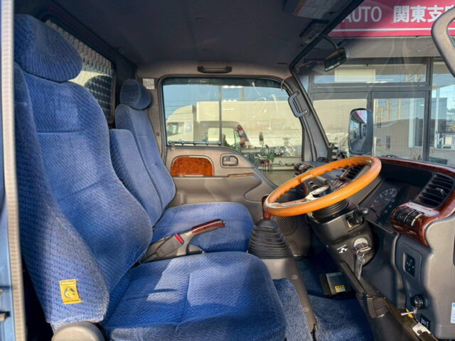 いすゞ:エルフ:平ボデー:標準幅:10尺長:マニ割り:ハイグレード:140馬力