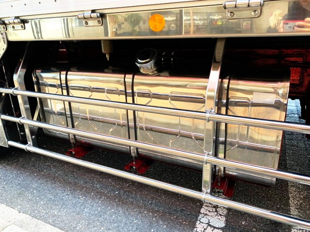 【582】いすゞ　ギガ　冷凍ウィング　総輪エアサス　サブエンジン　ジョロダー4列