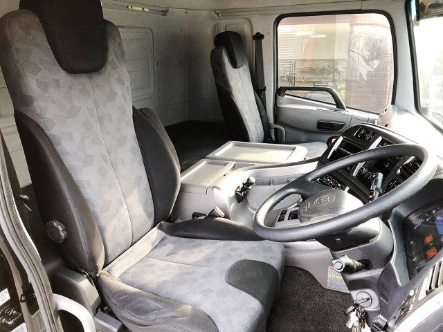 【243】ＵＤトラックスクオン　低床　アルミウイング　総輪エアサス　