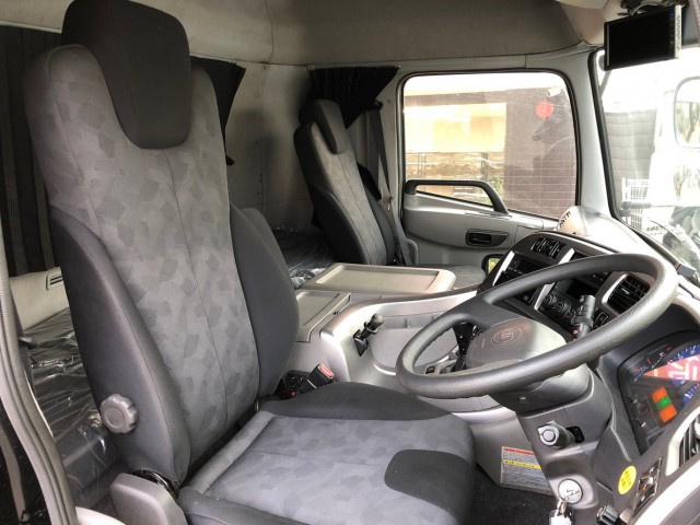 【469】UDトラックス　クオン　ウィング　10輪　ステンレス多数