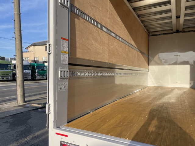 日野　17レンジャー　ウィング　6200ワイド　後輪エアサス　格納ゲート付　240馬力