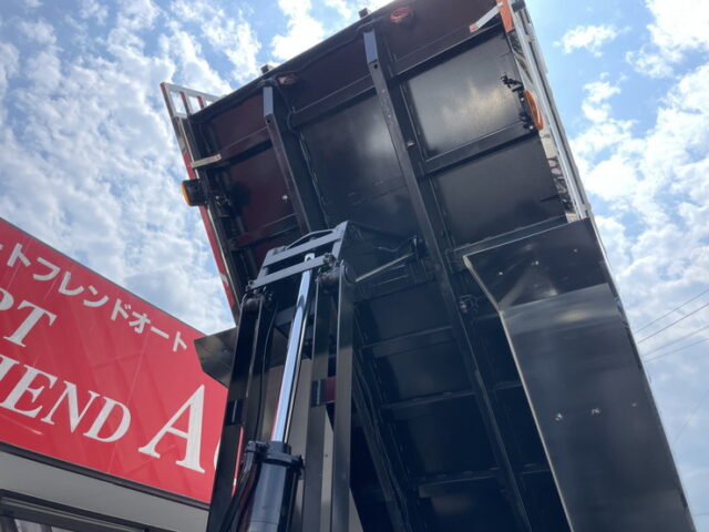 17スーパーグレート　ダンプ　5100×2200　未使用　新品ステンレス架装　7速MT　新明和ボデー