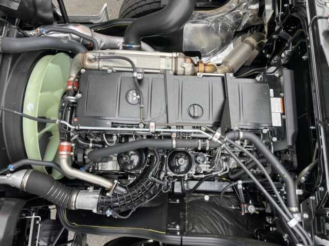 17スーパーグレート　トレーラーヘッド　ハイルーフ　D尺　460馬力　未使用　第5輪荷重11.500㎏　プレミアムライン