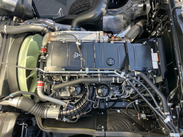 17スーパーグレート　トレーラーヘッド　ハイルーフ　未使用　E尺　460馬力　第5輪荷重11.500㎏　プレミアムライン