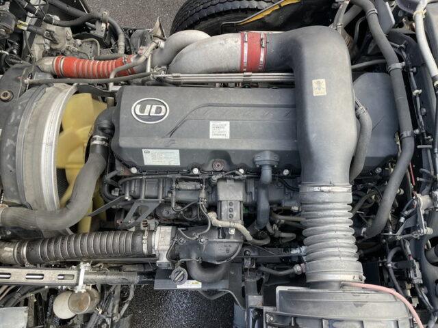 クオン　ハイルーフ　トレーラーヘッド　第5輪荷重11.500㎏　エアサス　410馬力