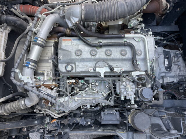 日野　17プロフィア　ハイルーフ　ウィング　7速MT　380馬力　81万km時ディーラーにてエンジン交換