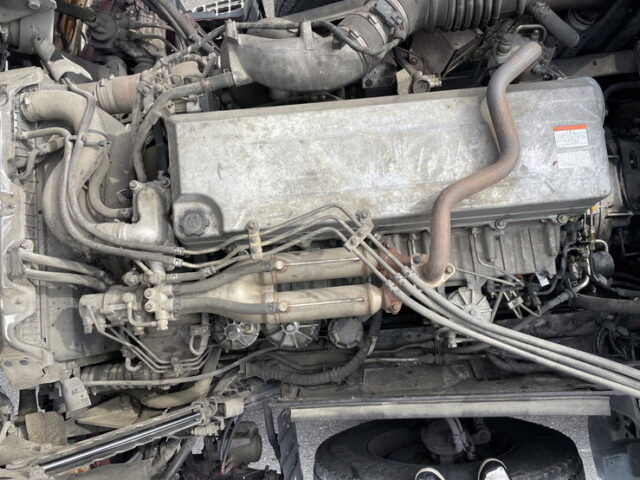 日野　プロフィア　ハイルーフ　トレーラーヘッド　架装多数　第5輪荷重8.900㎏　メッキホイール