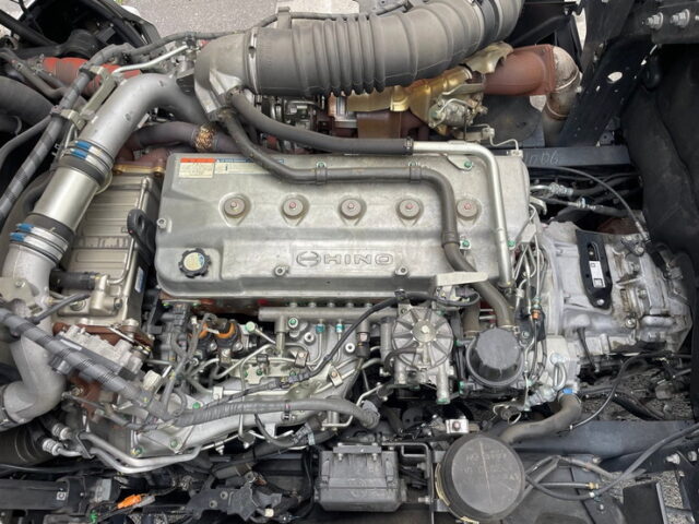 日野　プロフィア　寒冷地　ウィング　アルミホイール　メッキ多数