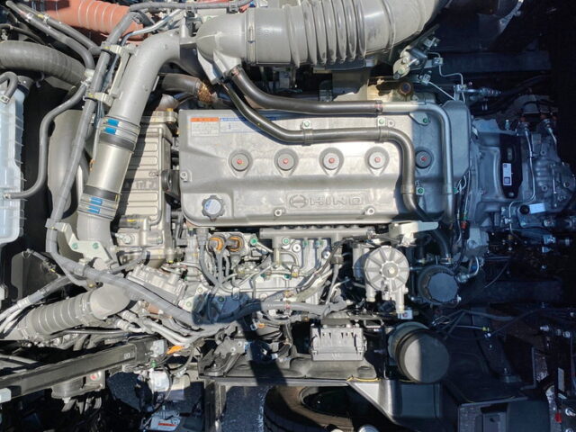 【875】R3　登録済未使用車　17プロフィア　ハイルーフ　ウィング　寒冷地仕様　格納ゲート付