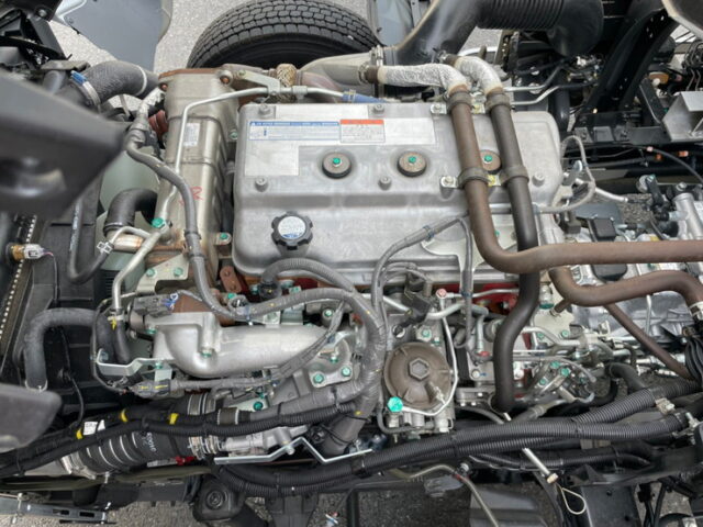 【1237】R4　17レンジャー　冷凍ウィング　6200ワイド　エアサス　未使用車　アルミシマ床　240馬力