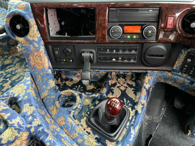 日野　17プロフィア　ハイルーフ　ウィング　造りボデー　1M10アオリ　内装生地張り