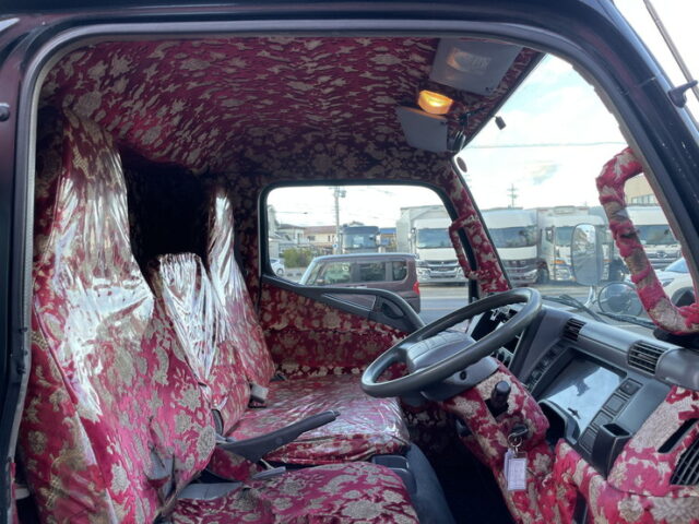 キャンター　平ボデーアルミブロック　標準幅　ロング　6速ＭＴ　生エンジン