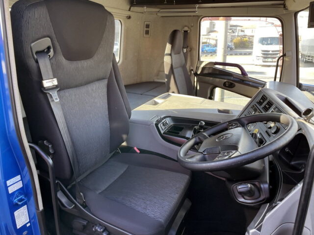 17スーパーグレート　ハイルーフ　トレーラーヘッド　第5輪荷重11.500㎏　アルミホイール