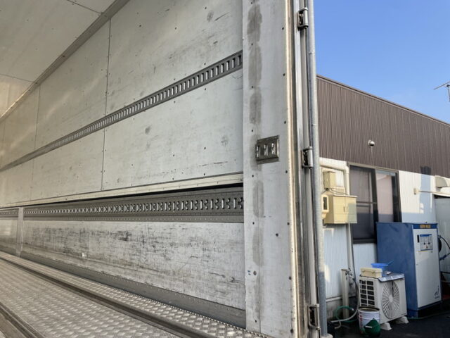 いすゞ：ギガ：冷凍ウィング：菱重製直結冷凍機：ジョロダーレール4列：アルミシマ床