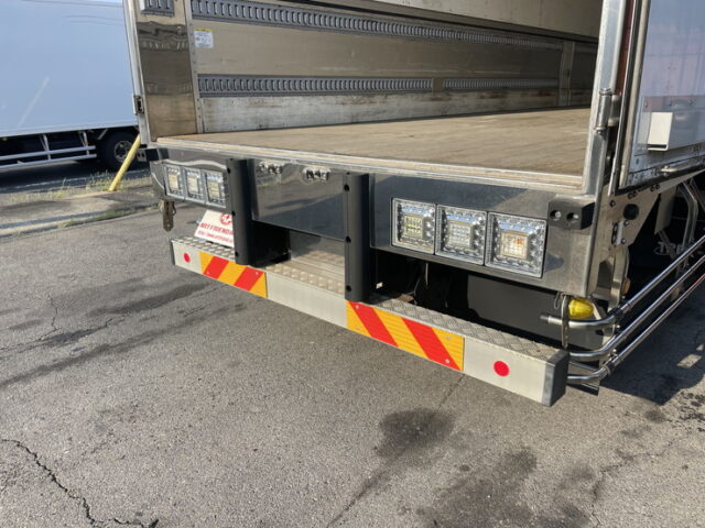 日野：17プロフィア：ハイルーフ：ウィング：10輪：リア門口ステンレス