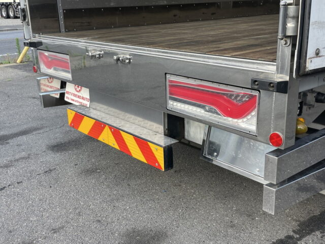 日野：17プロフィア：ハイルーフ：メッキ多数：ステンレス多数：アルミホイール