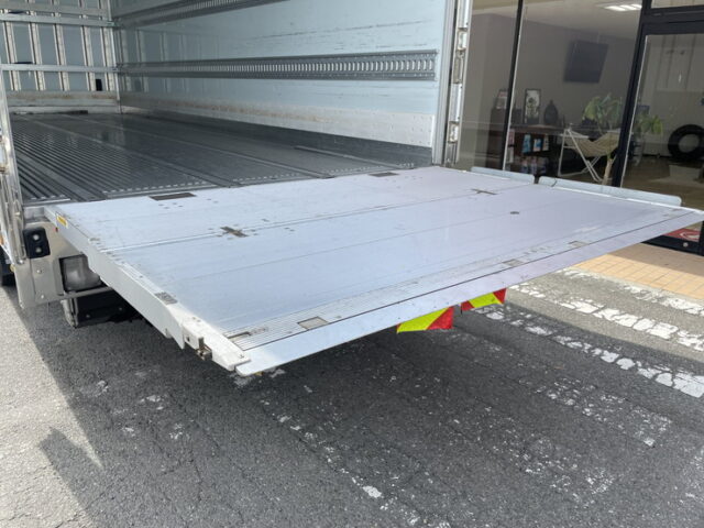 日野:17レンジャー:6200ワイド:冷凍バン:格納ゲート付:エアサス:ジョロ4キーストン