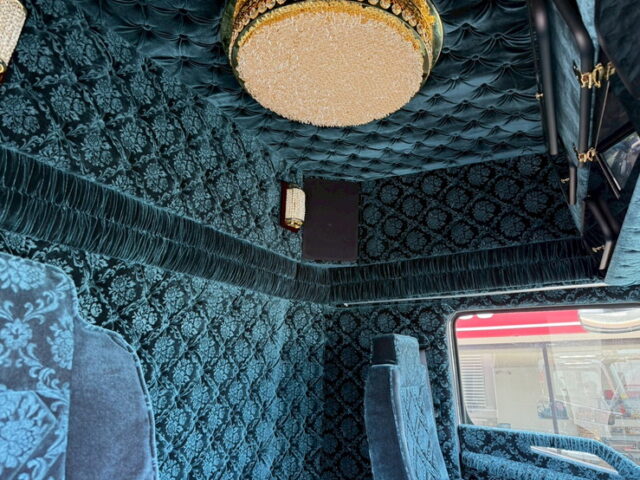 日野:17プロフィア:ハイルーフ:ウィング:メッキドア:アルミホイール:リア門口ステンレス