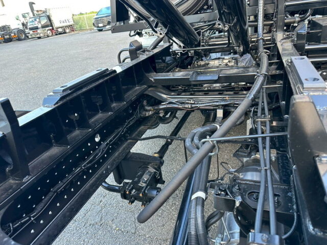 いすゞ：フォワード：登録済未使用：アームロール：3人乗り：ベッドレス：積載3.750㎏