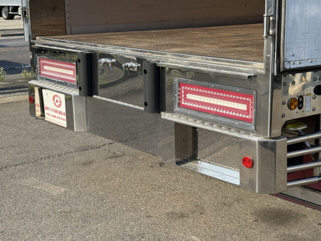 日野：17プロフィア：ハイルーフ：ウィング：メッキ多数：ステンレス多数：リア門口ステンレス