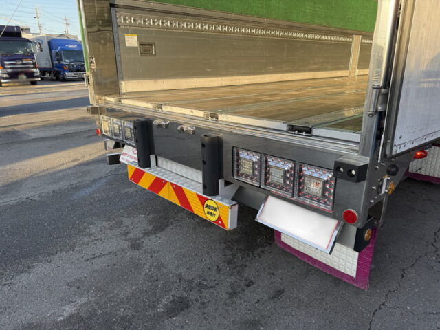 いすゞ：ギガ：ハイルーフ：ウィング：メッキ多数：ステンレス多数：エアローラー