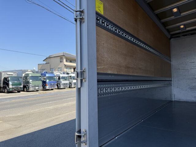 日野：デュトロ：ウィング：ワイドロング：180馬力：ステンレス多数：2.950㎏積