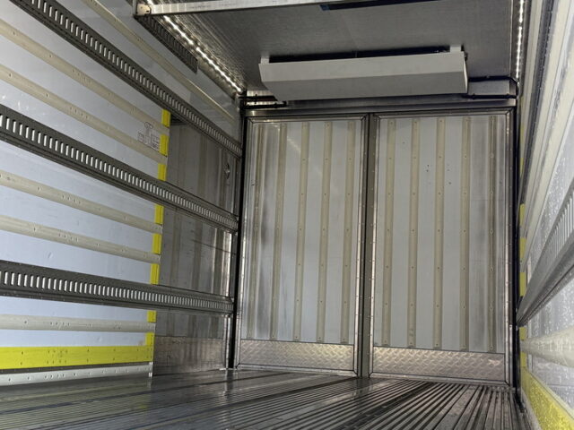 日野：17プロフィア：冷凍バン：メッキ多数：サブエンジン：ジョロ4キーストン