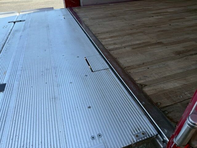 17スーパーグレート:ハイルーフ:ウィング:メッキ多数:アルミホイール:格納ゲート