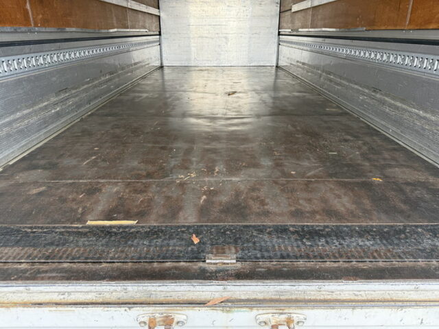 ファイター:ウィング:6200ワイド:後輪エアサス:格納ゲート:240馬力