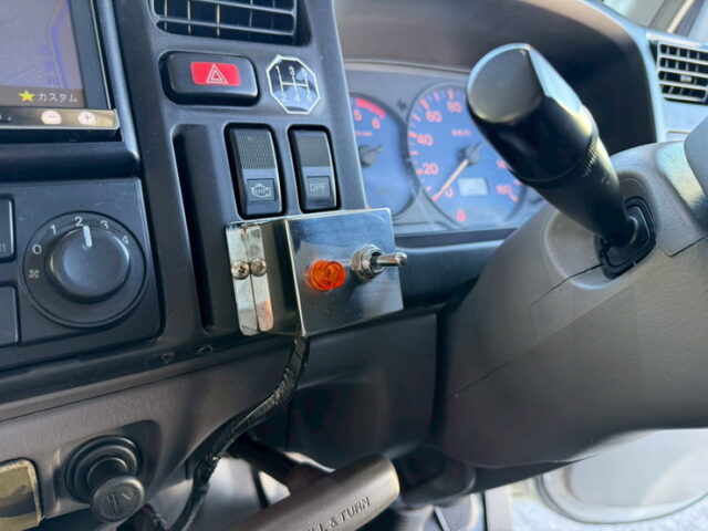 タイタンダッシュ：平ボデー：架装多数：標準幅：アオリステンレス張り：マニ割り