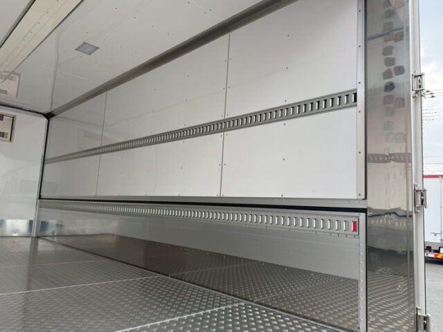 日野：17レンジャー：冷凍ウィング：アルミシマ床：-30度設定：6速MT：240馬力