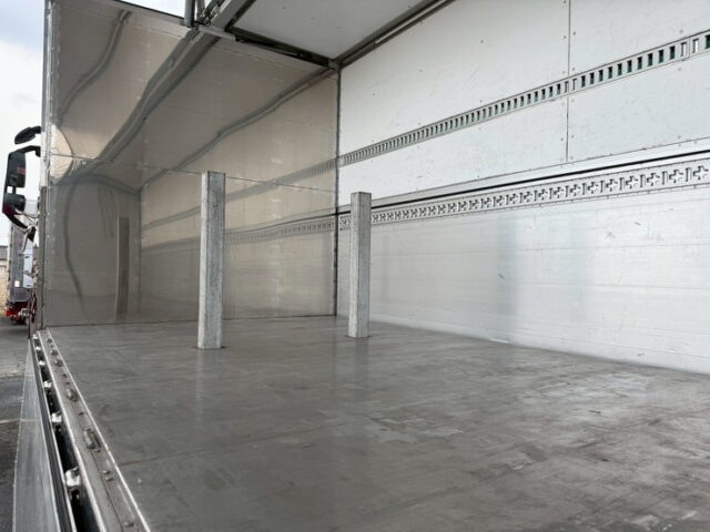 VOLVO：FH：グローブトロッター：ウィング：造りボディ：架装多数：高年式低走行