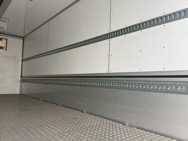 ファイター：冷凍ウィング：アルミシマ床：-30度設定：後輪エアサス：240馬力