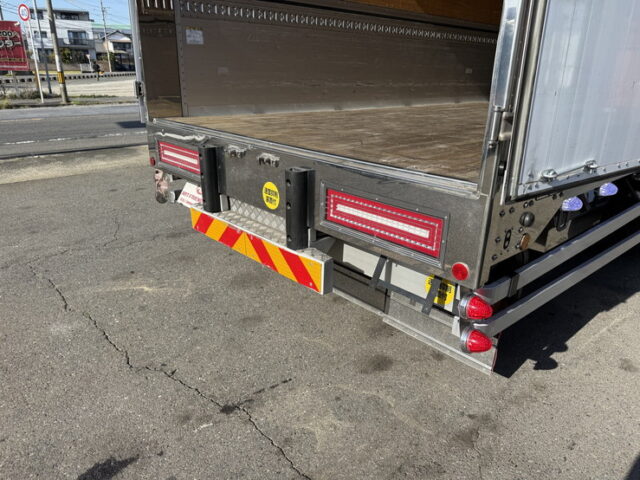 いすゞ：ギガ：ハイルーフ：ウィング：アルミホイール：リア門口ステンレス：低走行