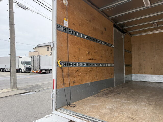 日野：デュトロ：バン：ワイドロング：格納ゲート：左スライドドア：AT車：準中型免許