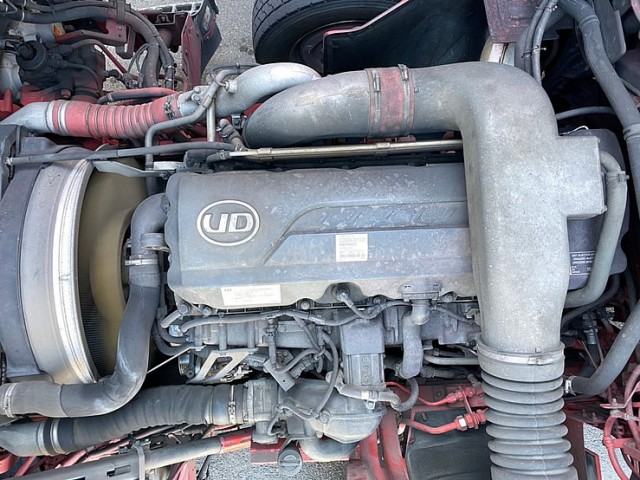 【534】UDトラックス　クオン　ハイルーフ　ウィング　ステンレス多数　ジョロダー4列